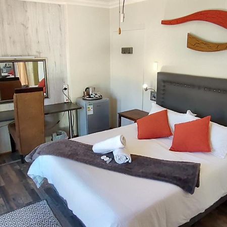 Premiere Guesthouse Bloemfontein Extérieur photo