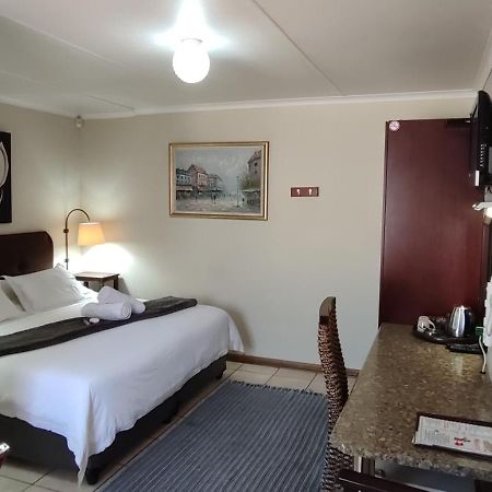 Premiere Guesthouse Bloemfontein Extérieur photo