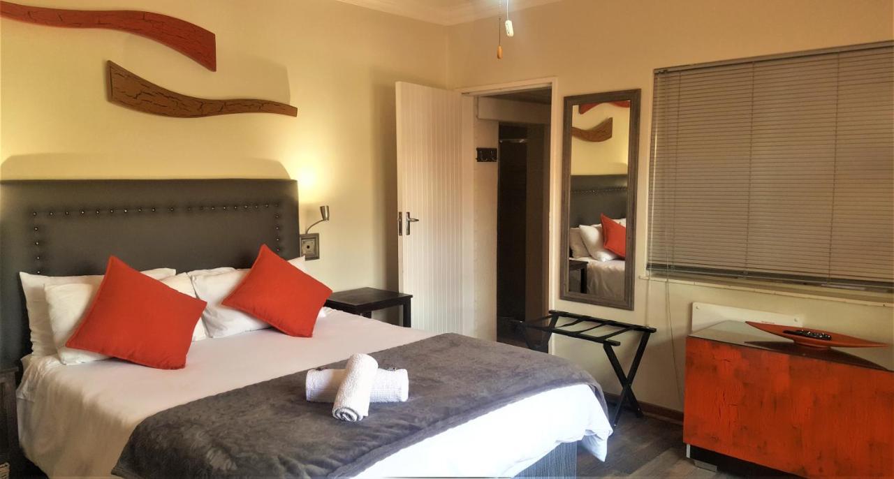 Premiere Guesthouse Bloemfontein Extérieur photo