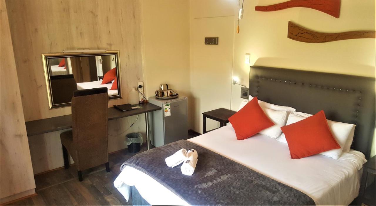 Premiere Guesthouse Bloemfontein Extérieur photo