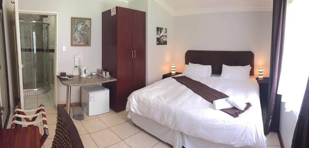 Premiere Guesthouse Bloemfontein Extérieur photo