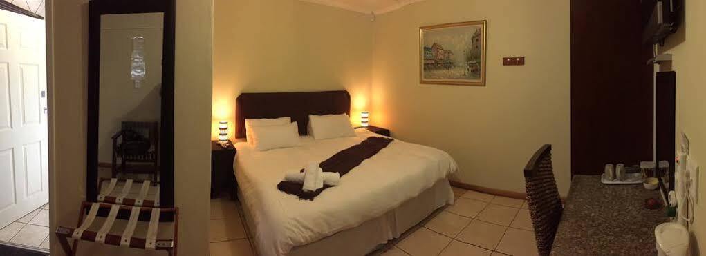 Premiere Guesthouse Bloemfontein Extérieur photo