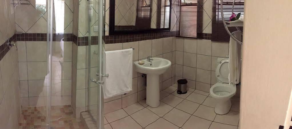 Premiere Guesthouse Bloemfontein Extérieur photo